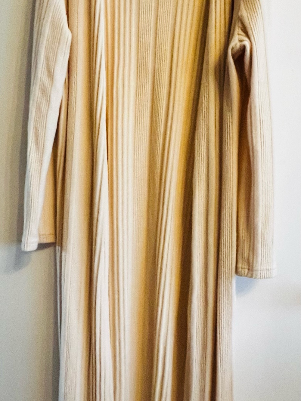 Women’s Ribbed Long-Sleeve Sweater Duster in Beige